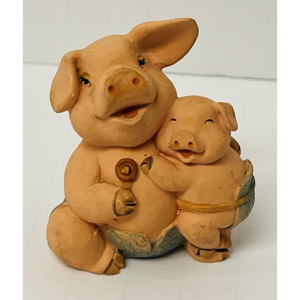 Koreart Pig Mom/ Piglet Baby Smiling Hugging Family 2.5" Collectible Pottery Art